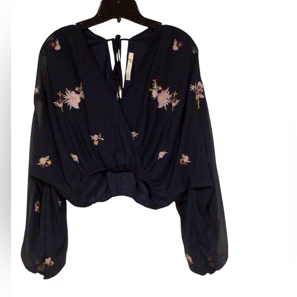 Altar'd State Tops - Altr’d State size XS Floral Embroidered Navy Top with butterfly sheer sleeves